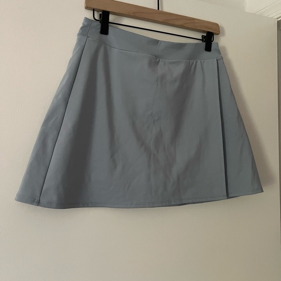 Reformation ecomove skort light blue size Large - Picture 2 of 4